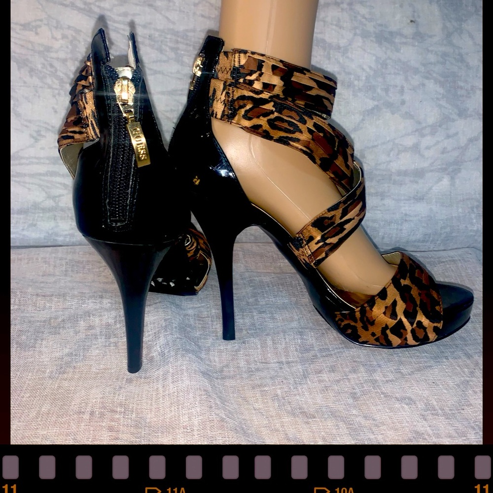 Guess 5” heel leopards zip back open toe pump